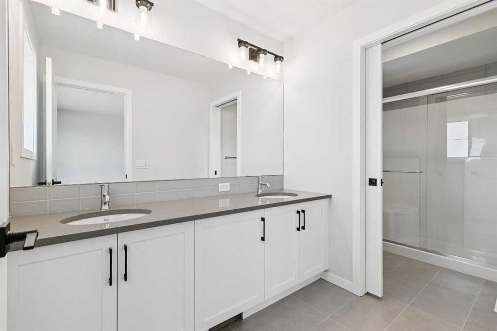 178 Clearwater Terrace, Chestermere, AB - Indoor Photo Showing Bathroom