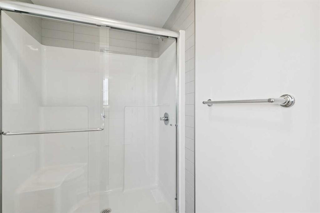 178 Clearwater Terrace, Chestermere, AB - Indoor Photo Showing Bathroom