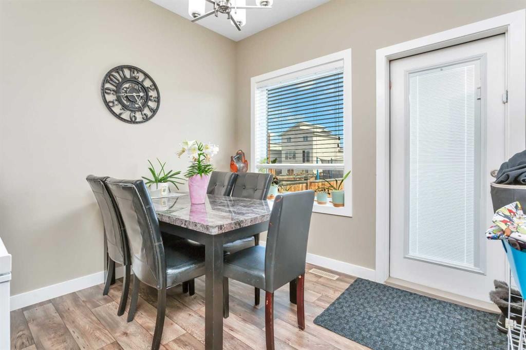 17 Crestview Boulevard, Sylvan Lake, AB - Indoor Photo Showing Dining Room