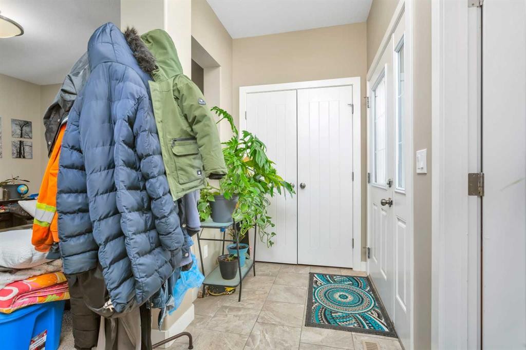 17 Crestview Boulevard, Sylvan Lake, AB - Indoor Photo Showing Other Room