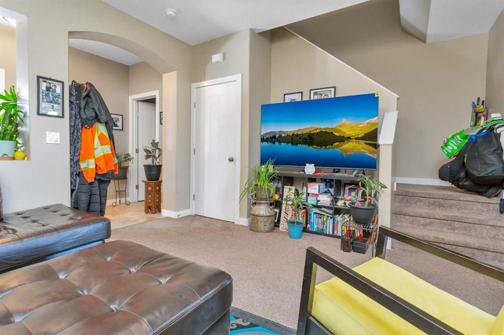 17 Crestview Boulevard, Sylvan Lake, AB - Indoor Photo Showing Other Room