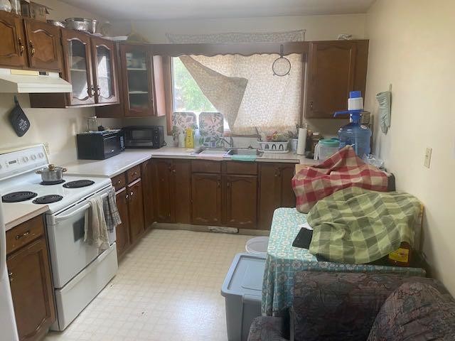 5325 53 Avenue, Bashaw, AB - Indoor Photo Showing Kitchen