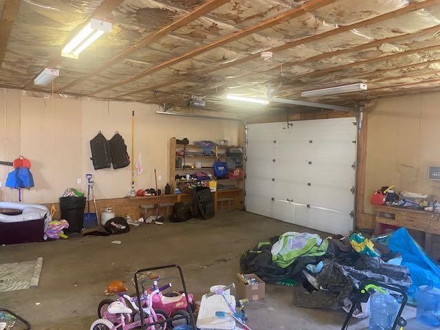 5325 53 Avenue, Bashaw, AB - Indoor Photo Showing Garage