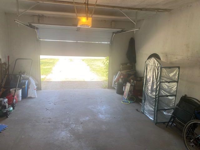 5325 53 Avenue, Bashaw, AB - Indoor Photo Showing Garage