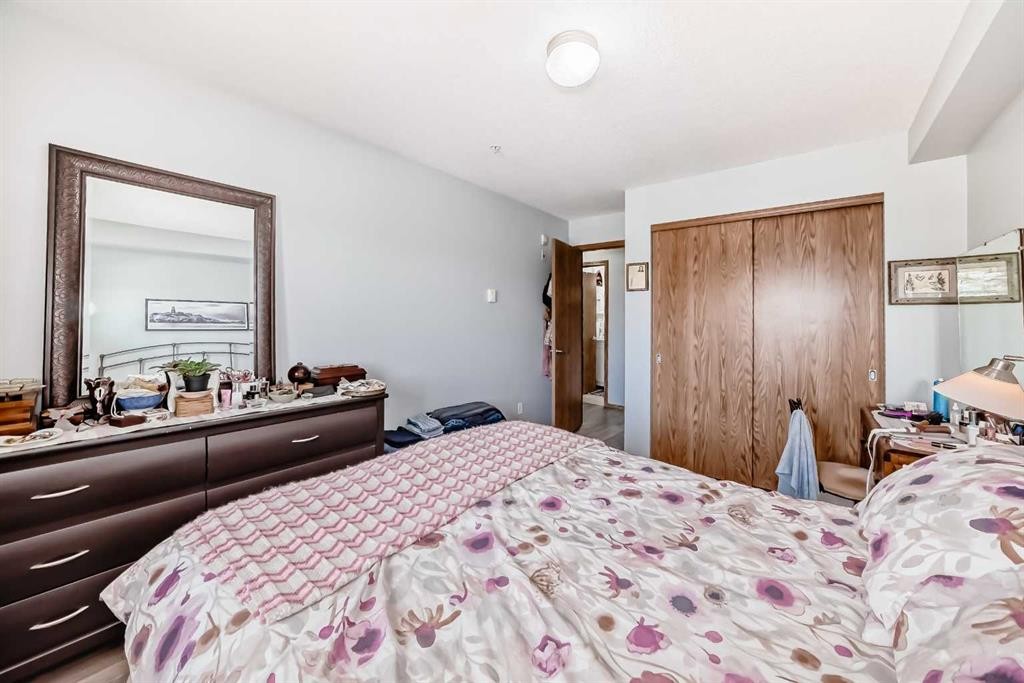 214-60 Jacobs Close, Red Deer, AB - Indoor Photo Showing Bedroom