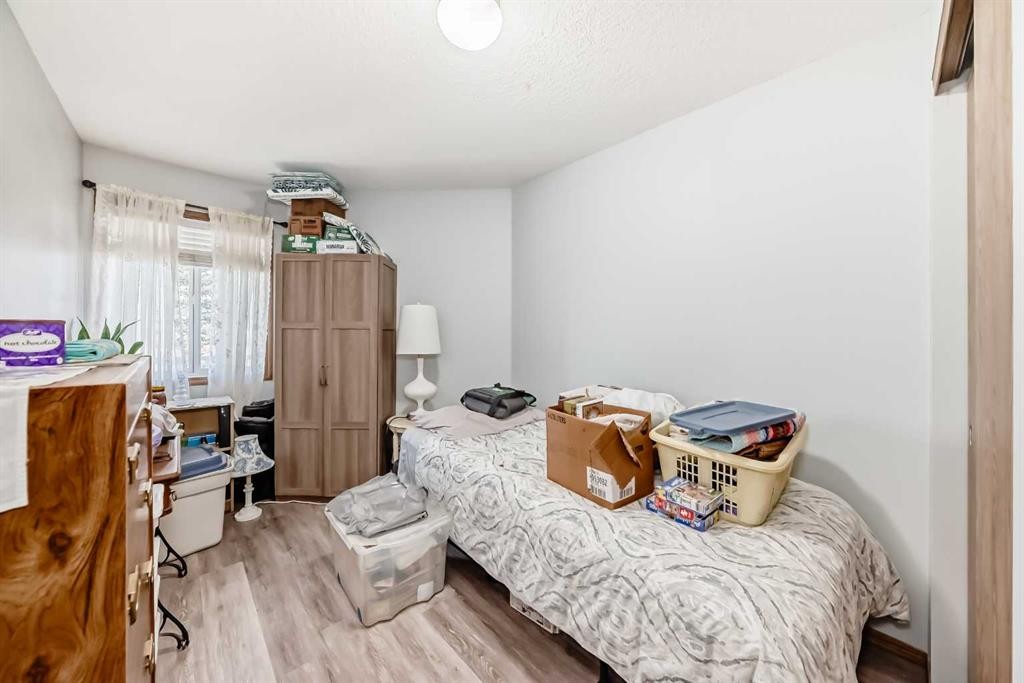214-60 Jacobs Close, Red Deer, AB - Indoor Photo Showing Bedroom