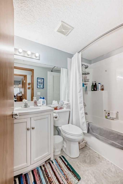 214-60 Jacobs Close, Red Deer, AB - Indoor Photo Showing Bathroom