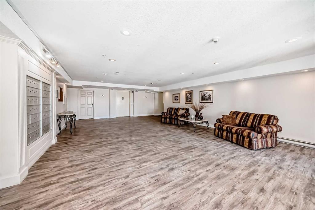 214-60 Jacobs Close, Red Deer, AB - Indoor Photo Showing Other Room