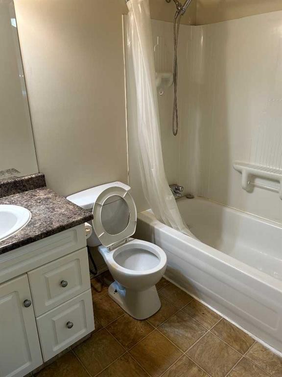 3832 47 Street, Red Deer, AB - Indoor Photo Showing Bathroom