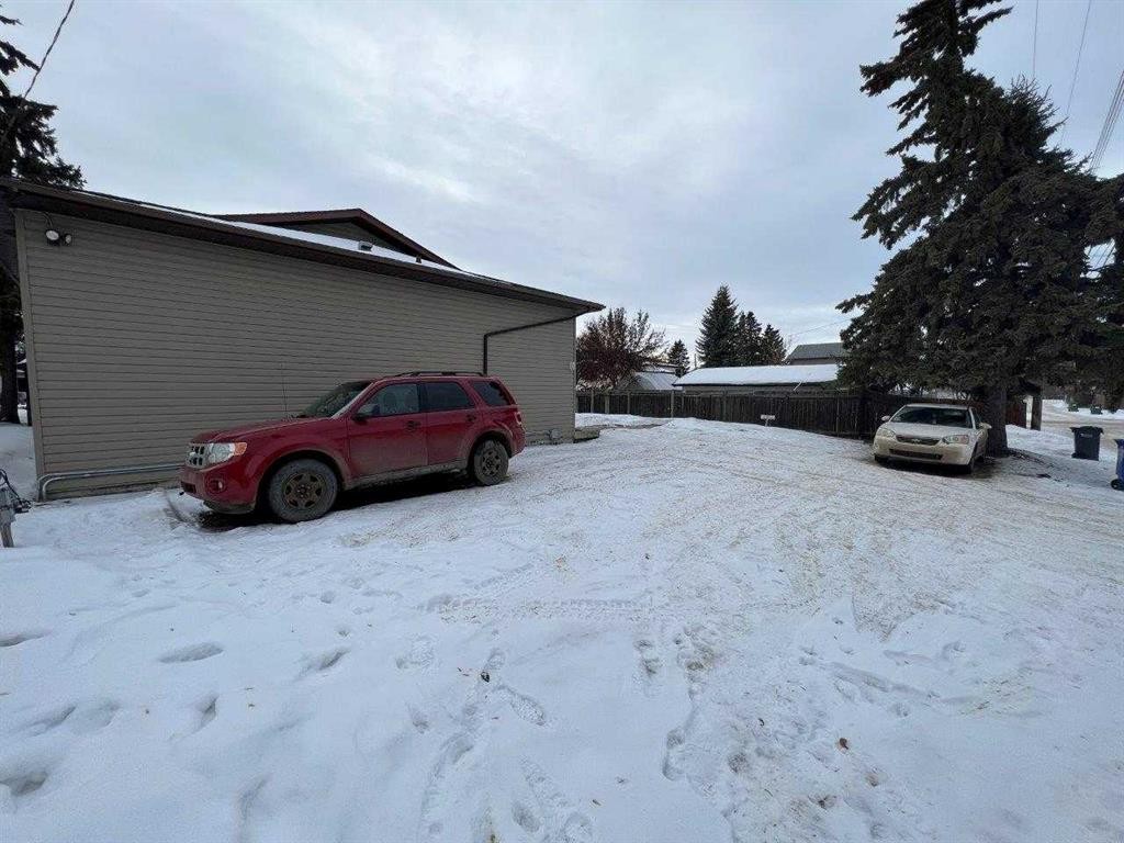 3832 47 Street, Red Deer, AB - Outdoor