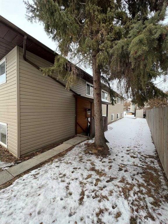 3832 47 Street, Red Deer, AB - Outdoor