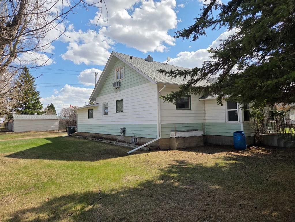 5221 49 Street, Castor, AB - Outdoor
