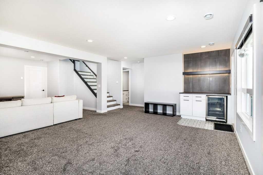 23 Cole Way, Sylvan Lake, AB - Indoor Photo Showing Other Room