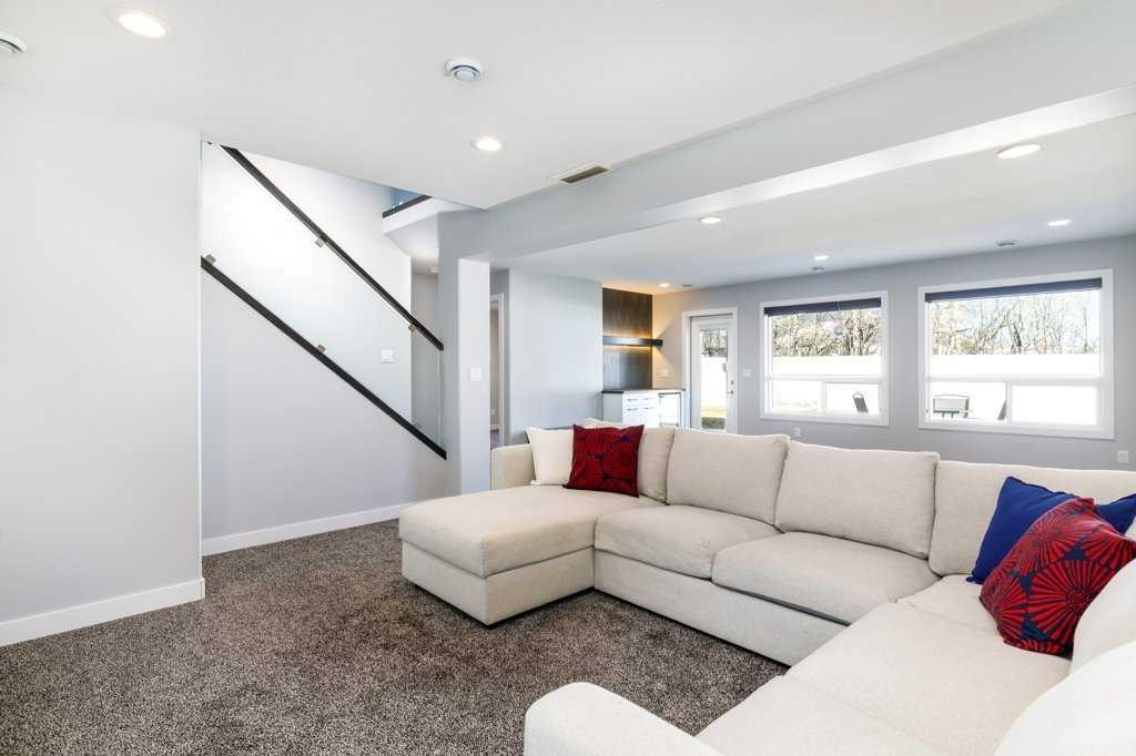 23 Cole Way, Sylvan Lake, AB - Indoor Photo Showing Living Room