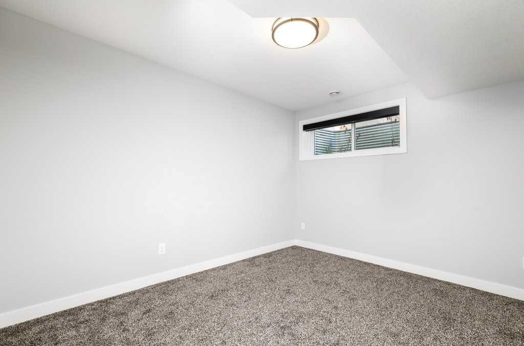 23 Cole Way, Sylvan Lake, AB - Indoor Photo Showing Other Room