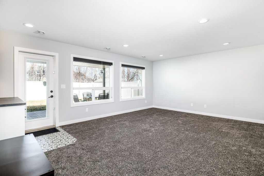 23 Cole Way, Sylvan Lake, AB - Indoor Photo Showing Other Room