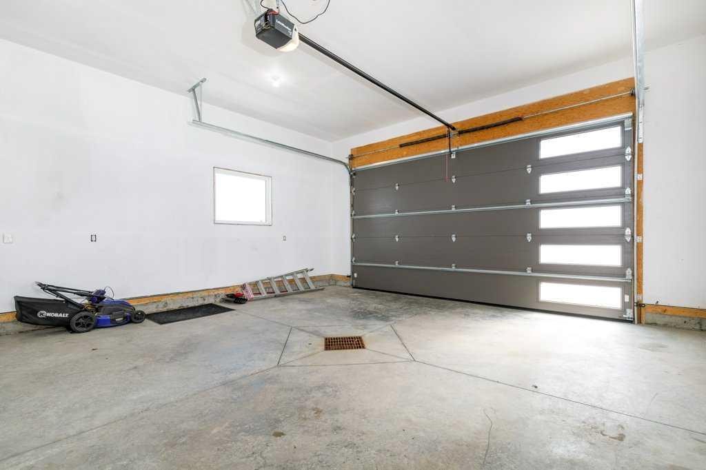 23 Cole Way, Sylvan Lake, AB - Indoor Photo Showing Garage