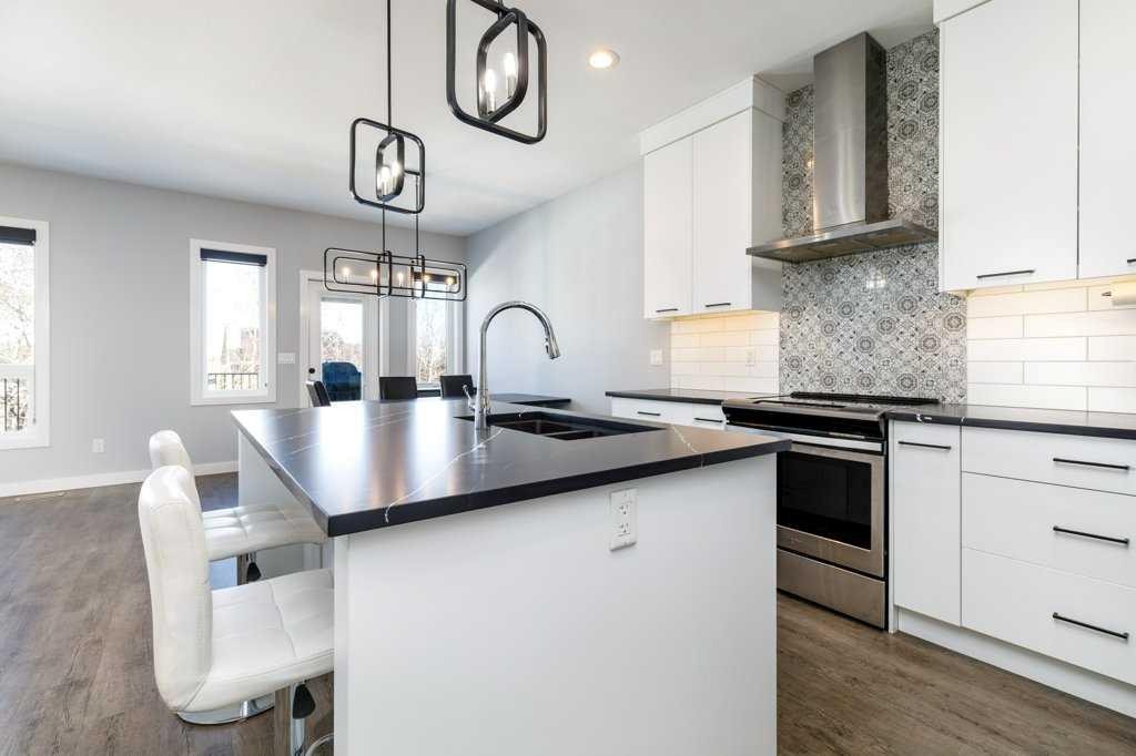 23 Cole Way, Sylvan Lake, AB - Indoor Photo Showing Kitchen With Upgraded Kitchen