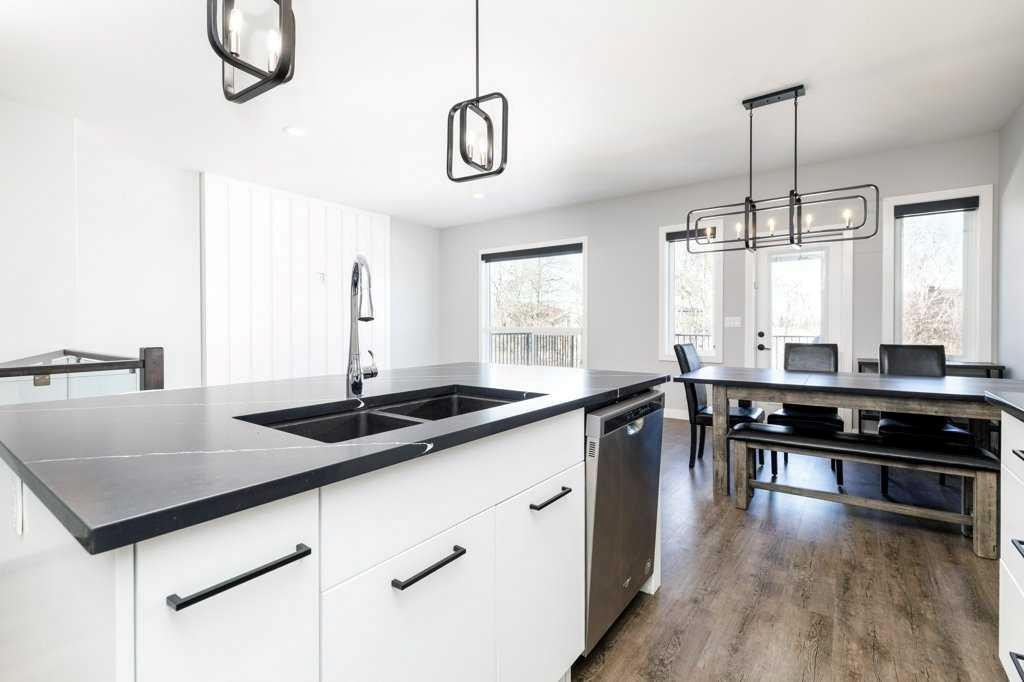 23 Cole Way, Sylvan Lake, AB - Indoor Photo Showing Kitchen With Double Sink