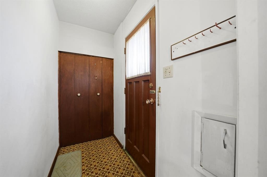 3301 41 Avenue, Red Deer, AB - Indoor Photo Showing Other Room