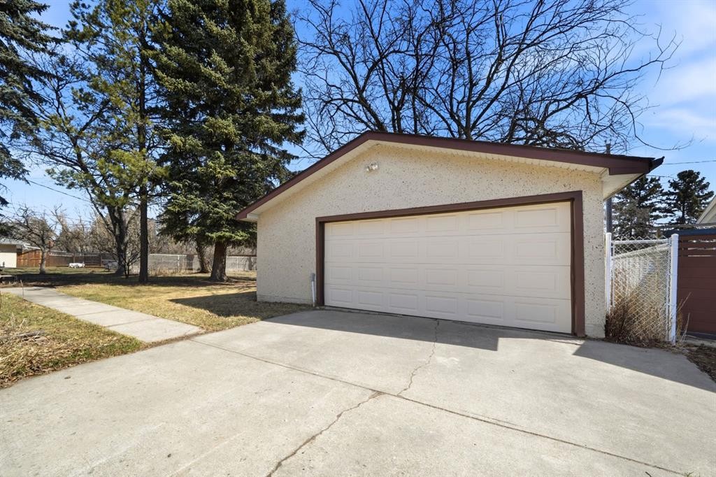 3301 41 Avenue, Red Deer, AB - Outdoor