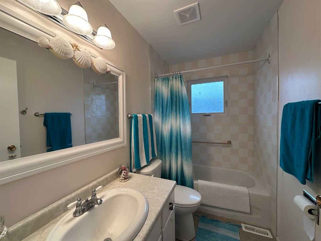 5 Sproule Place, Bashaw, AB - Indoor Photo Showing Bathroom