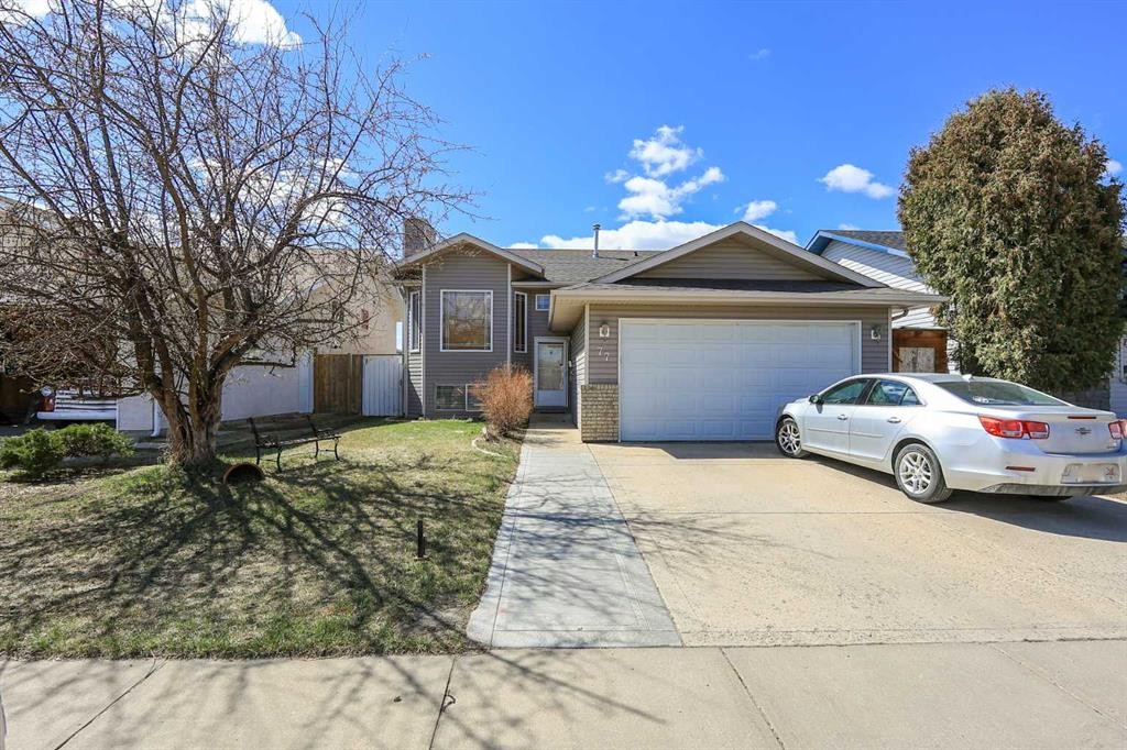 77 Duval Crescent, Red Deer, AB - Outdoor With Facade