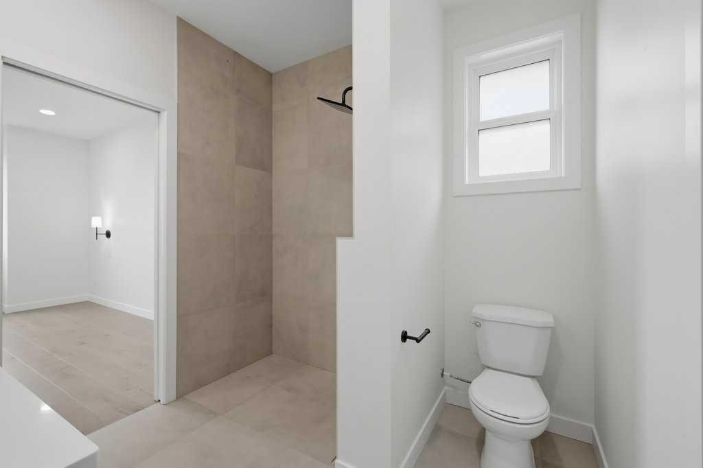 37 Maclean Close, Blackfalds, AB - Indoor Photo Showing Bathroom