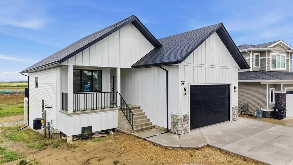 37 Maclean Close, Blackfalds, AB - Outdoor