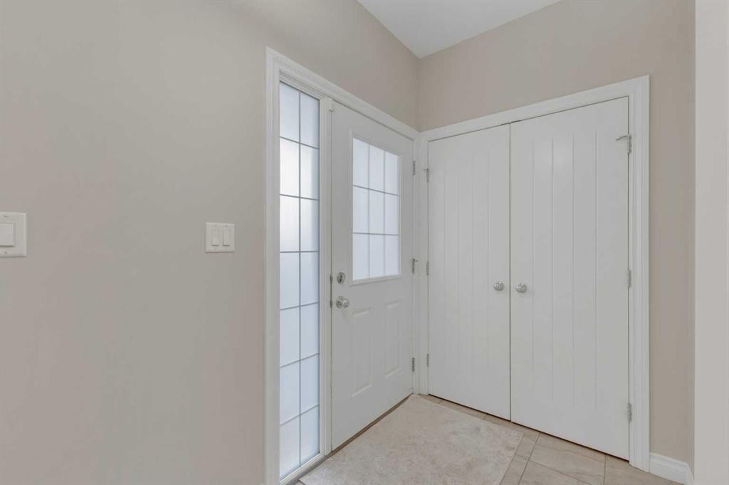 9 Ross Close, Sylvan Lake, AB - Indoor Photo Showing Other Room