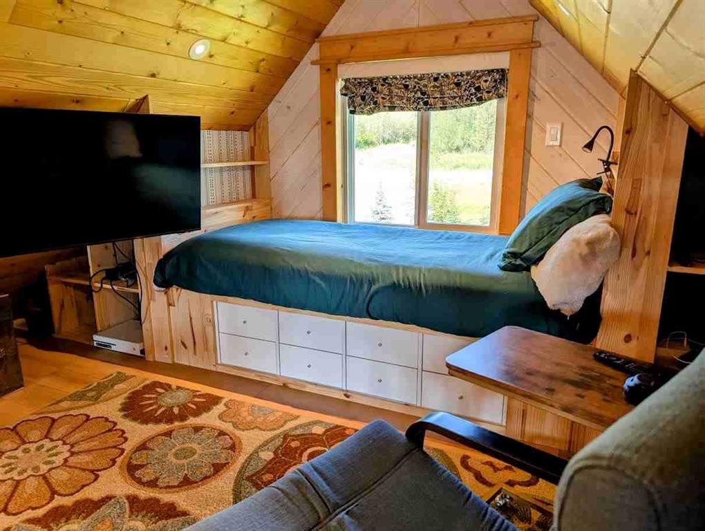 410 5 St E, Winfield, AB - Indoor Photo Showing Bedroom