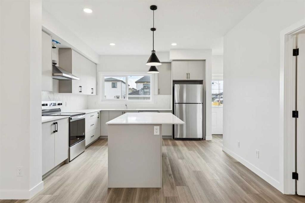 244 Drystone Walk Nw, Calgary, AB - Indoor Photo Showing Kitchen