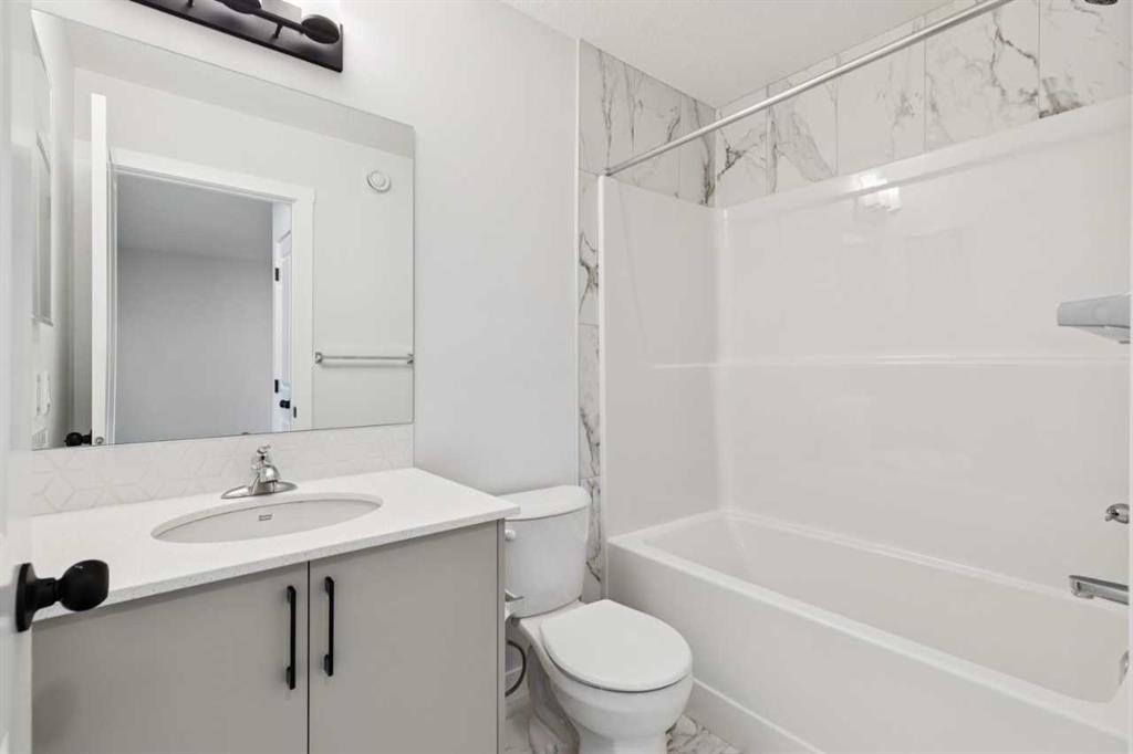 244 Drystone Walk Nw, Calgary, AB - Indoor Photo Showing Bathroom