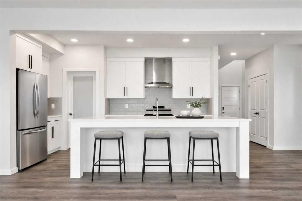 8 Heritage Link, Cochrane, AB - Indoor Photo Showing Kitchen With Upgraded Kitchen