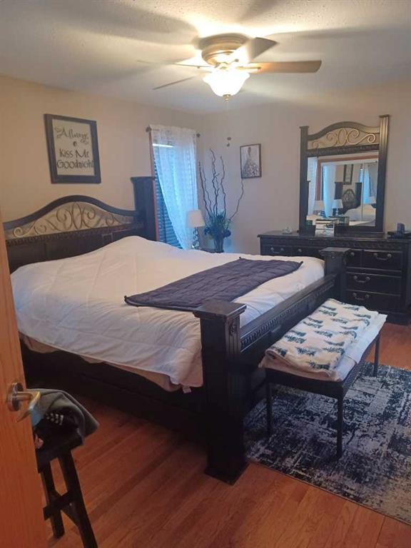 31 Oaklands Crescent, Red Deer, AB - Indoor Photo Showing Bedroom