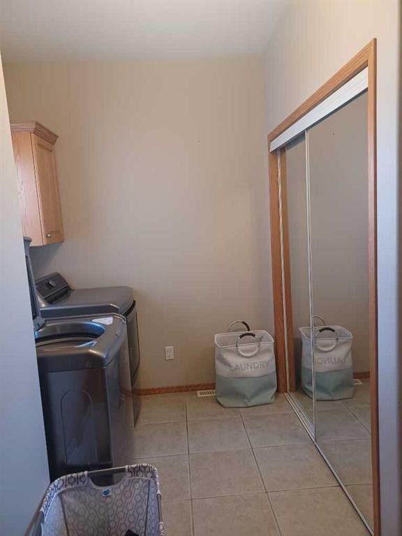 31 Oaklands Crescent, Red Deer, AB - Indoor Photo Showing Laundry Room
