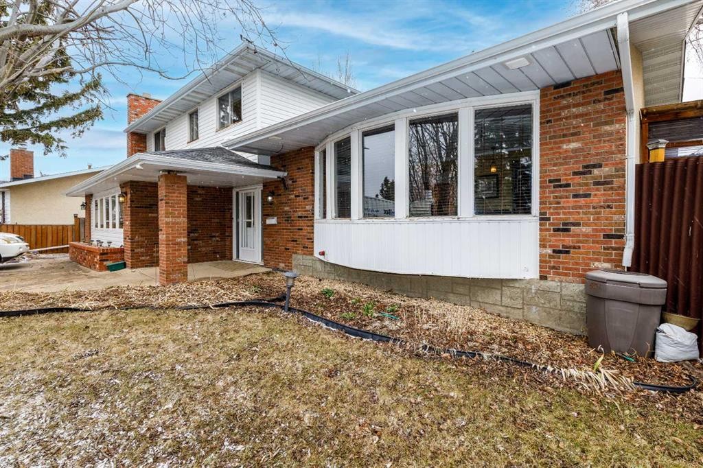 27 Wallace Close, Red Deer, AB - Outdoor