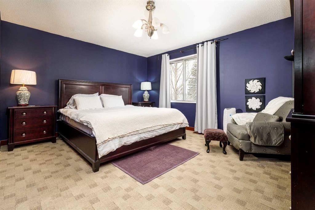 27 Wallace Close, Red Deer, AB - Indoor Photo Showing Bedroom