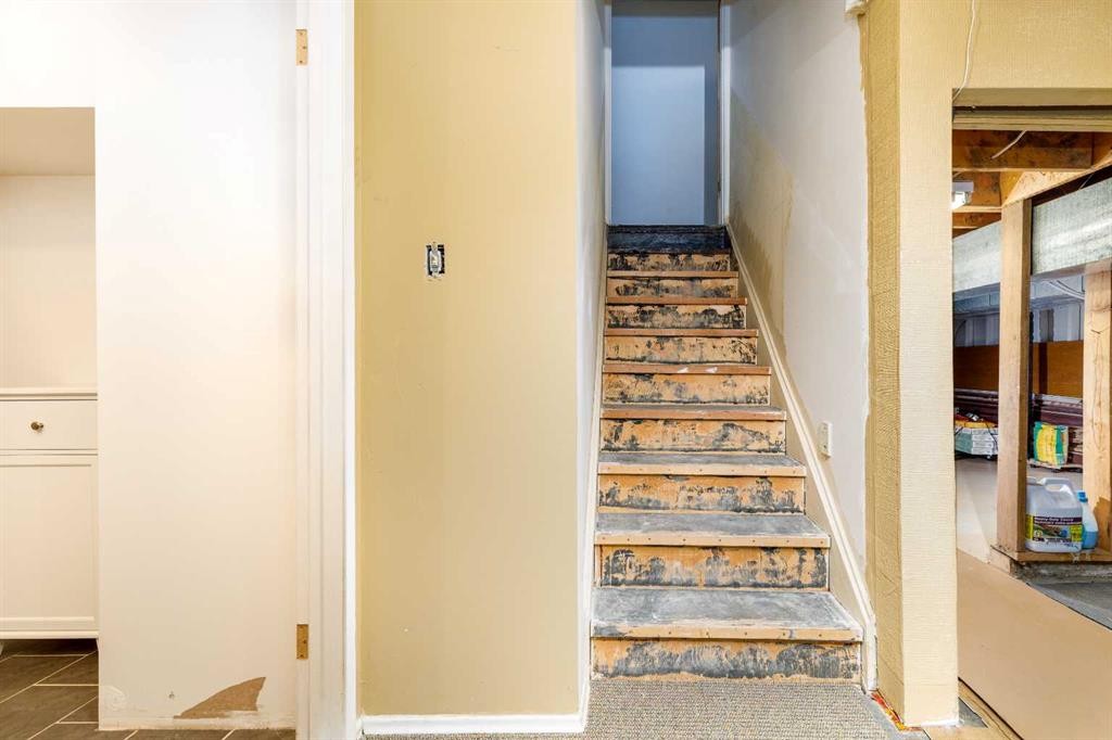 27 Wallace Close, Red Deer, AB - Indoor Photo Showing Other Room