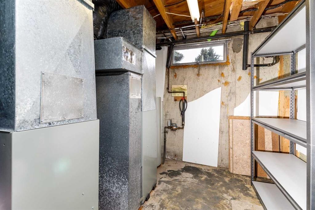 27 Wallace Close, Red Deer, AB - Indoor Photo Showing Other Room