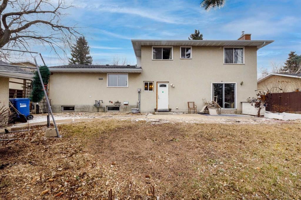 27 Wallace Close, Red Deer, AB - Outdoor