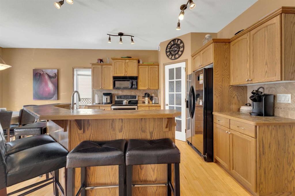 22 Jenner Crescent, Red Deer, AB - Indoor Photo Showing Kitchen