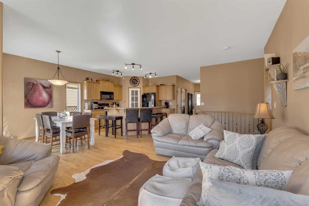 22 Jenner Crescent, Red Deer, AB - Indoor Photo Showing Living Room