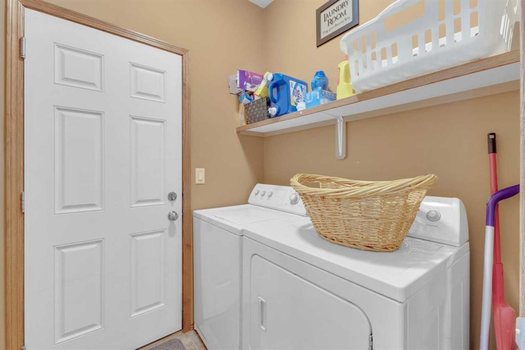 22 Jenner Crescent, Red Deer, AB - Indoor Photo Showing Laundry Room