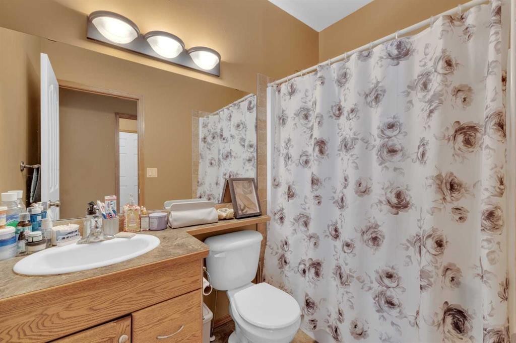 22 Jenner Crescent, Red Deer, AB - Indoor Photo Showing Bathroom