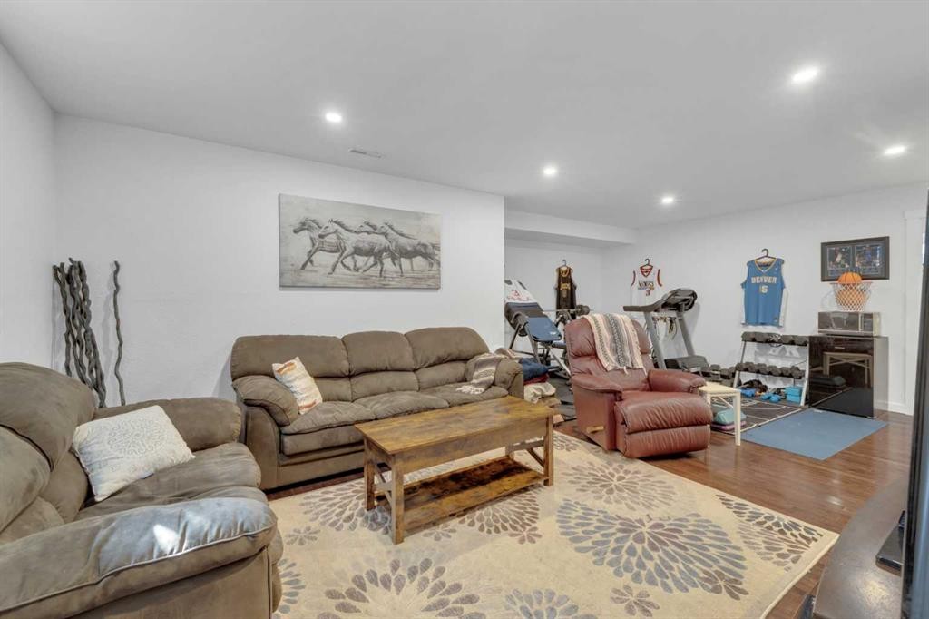 22 Jenner Crescent, Red Deer, AB - Indoor Photo Showing Living Room
