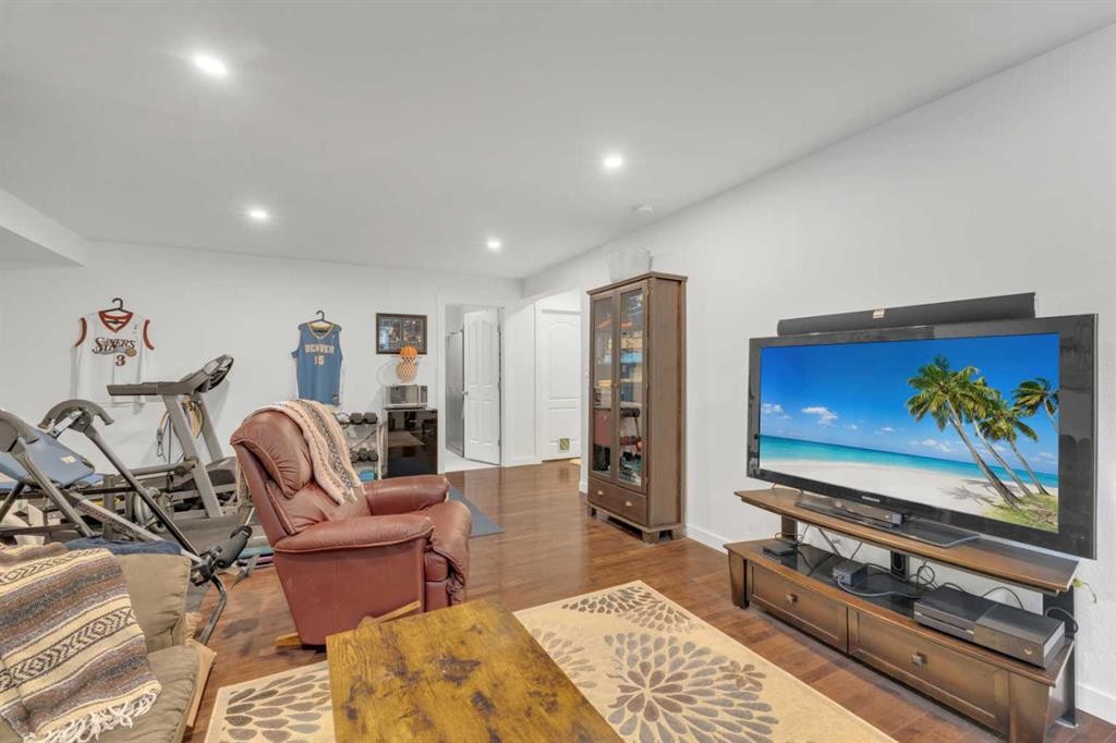 22 Jenner Crescent, Red Deer, AB - Indoor Photo Showing Living Room