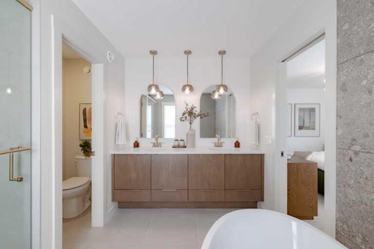 194 Drystone Way Nw, Calgary, AB - Indoor Photo Showing Bathroom