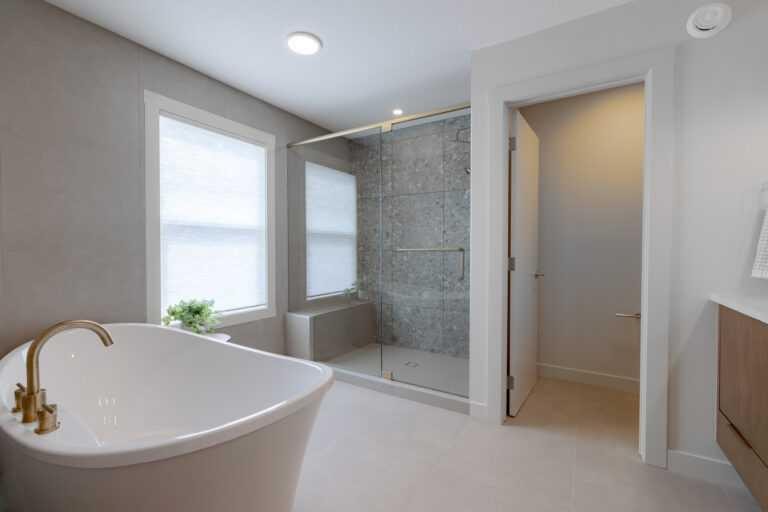194 Drystone Way Nw, Calgary, AB - Indoor Photo Showing Bathroom