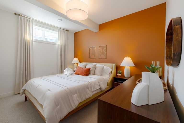 194 Drystone Way Nw, Calgary, AB - Indoor Photo Showing Bedroom